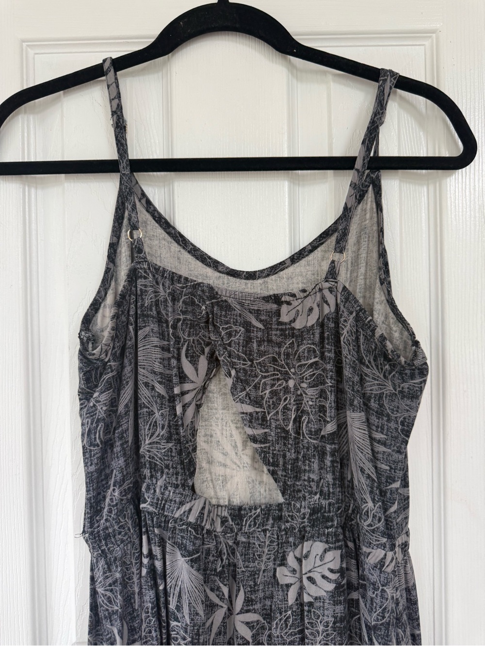 Carve Designs Gray Tropical-Print Midi Dress - Picture 4 of 8